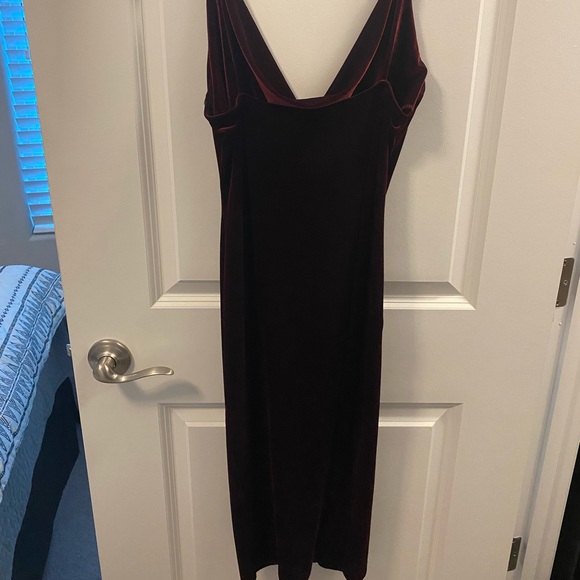 Red velvet body con midi dress size L - Picture 2 of 3